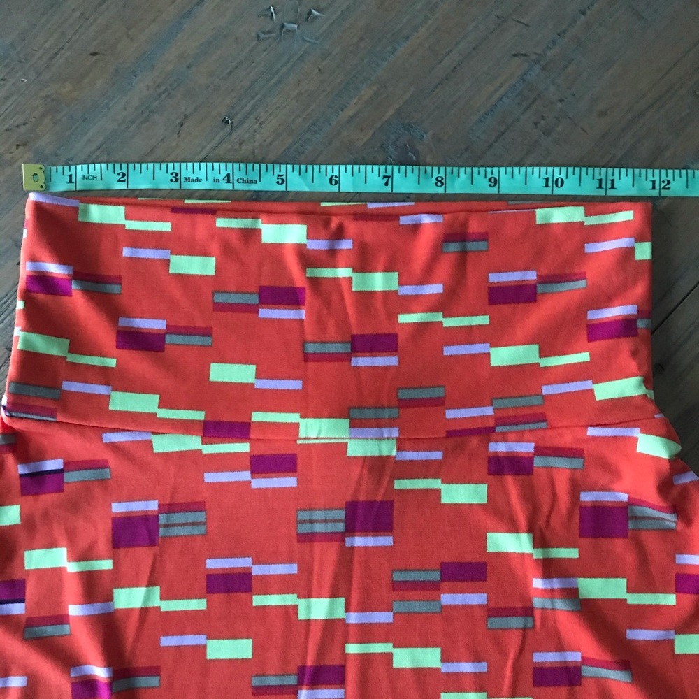 LuLaRoe XS Azure skirt- orange & rectangle pattern - Picture 8 of 13